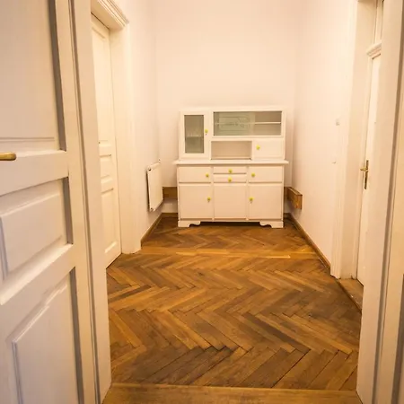 Retro Apartmanhotel *